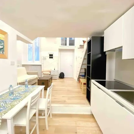 Modern 10 Minutes From Downtown Apartamento Milão